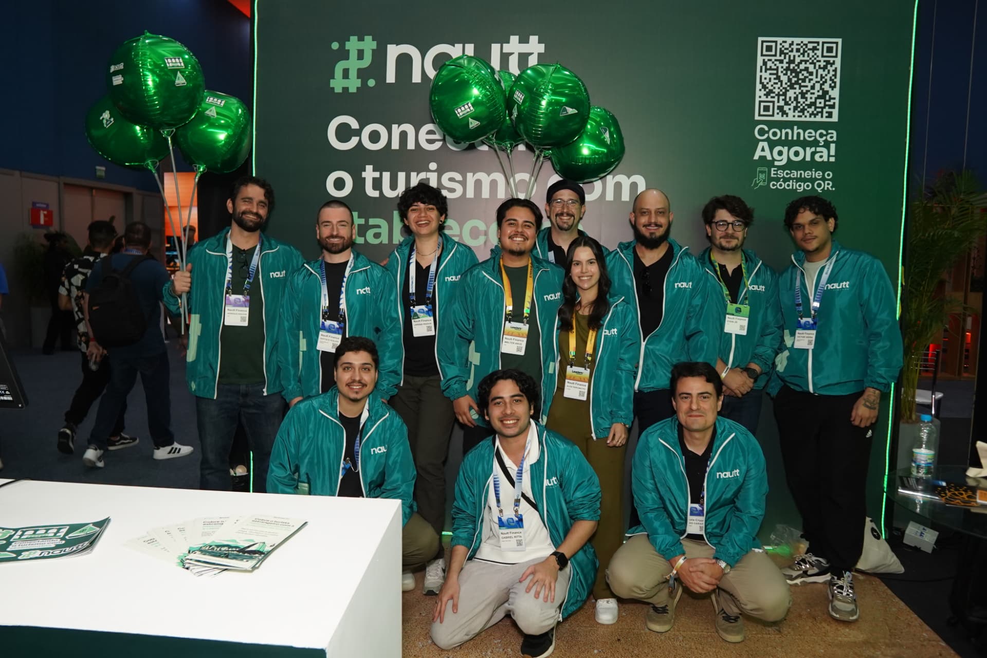 Equipe da Nautt reunida no estande da empresa